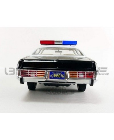 19042 1: 18 Artisan Collection - The Terminator (1984) - 1977 Dodge Monaco Metropolitan Police with T-800 Endoskeleton Figure...