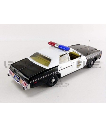 19042 1: 18 Artisan Collection - The Terminator (1984) - 1977 Dodge Monaco Metropolitan Police with T-800 Endoskeleton Figure...